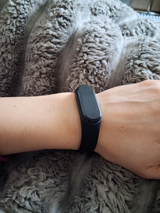 Часы смарт вотч.