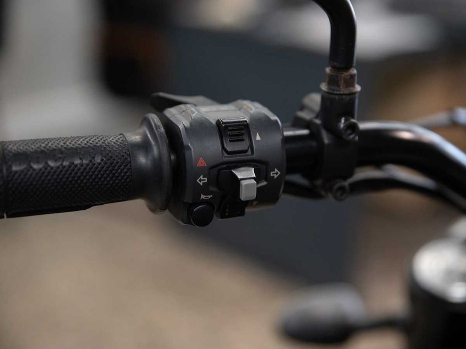 Ducati Scrambler 800 com apenas 3090 Kms ( Reservada )