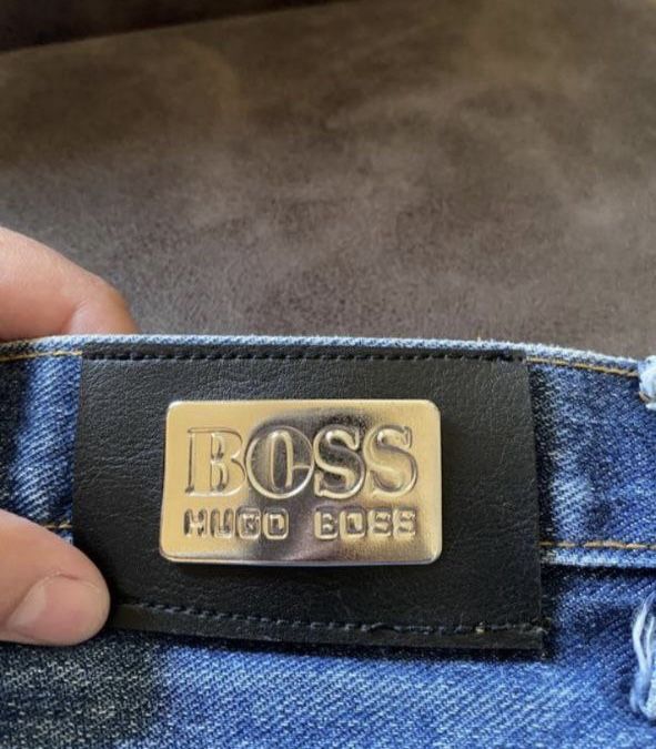 Прямые синие джинсы от Hugo Boss
