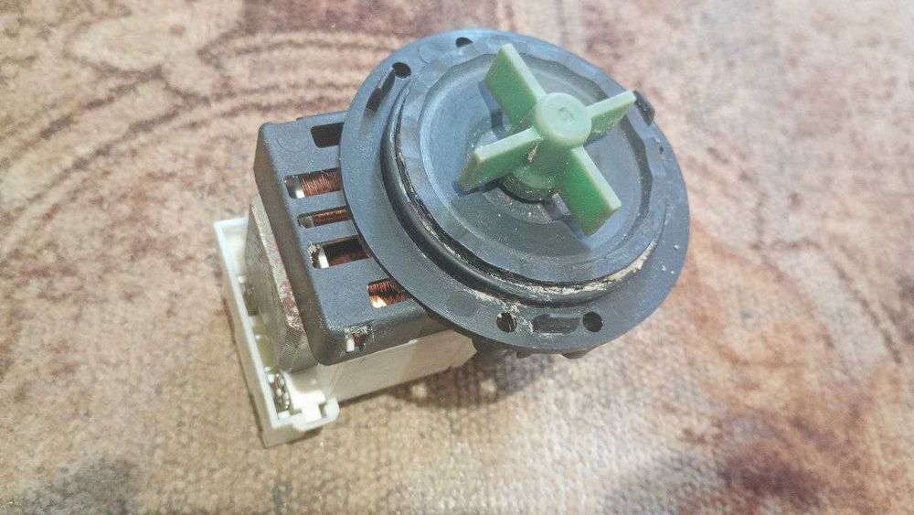 Зливний насос (Італія) 34Вт Ariston