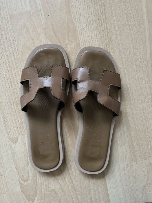 Шкіряні шльопанці