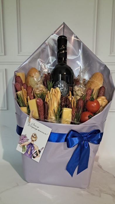 Вкусный конверт с колбасками, сыром и круасанами