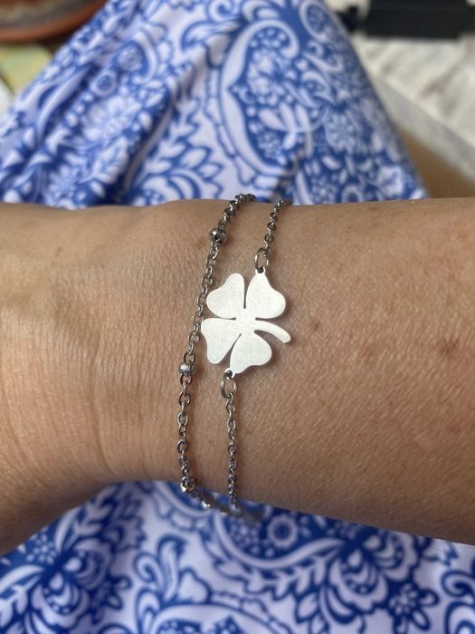 Pulseira trevo em aço nova a estrear