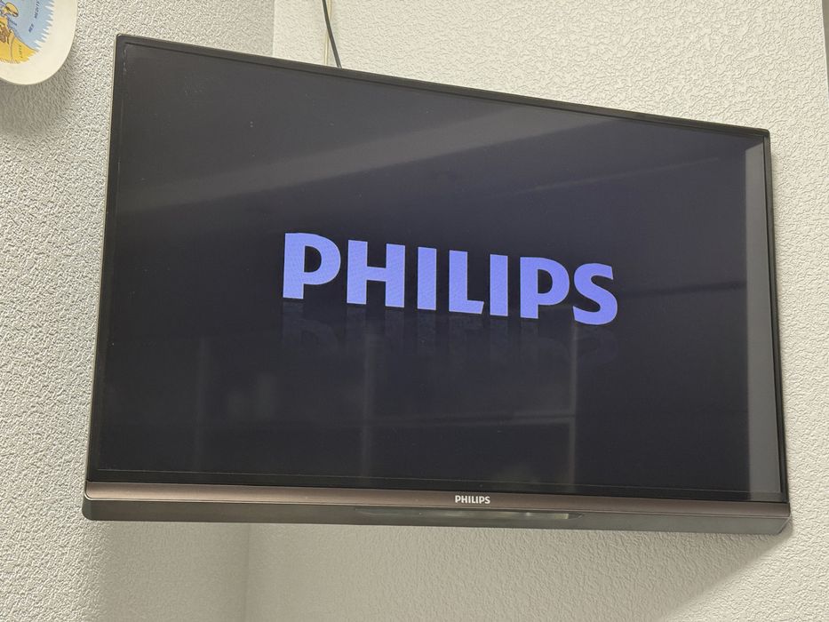 Продам телевізор б/в 6000 series Smart LED TV 32PFL6007T/12