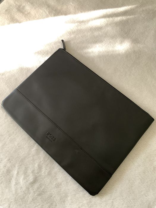 СРОЧНАЯ РАСПРОДАЖА Чехол для ноутбука ноута Hugo Boss