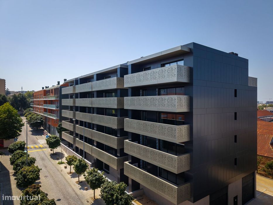 Apartamento T3 com ampla varanda e garagem