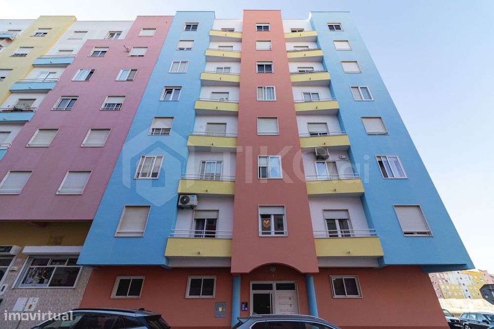 T4 com 209 m², vista 360º, sol todo o dia e garagem de 78 m² | Corroio