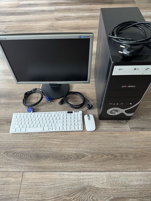 Системний блок, монітор, клавіатура, мишка