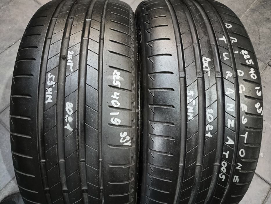 225/40/19 Bridgestone пара літньої гуми 2021