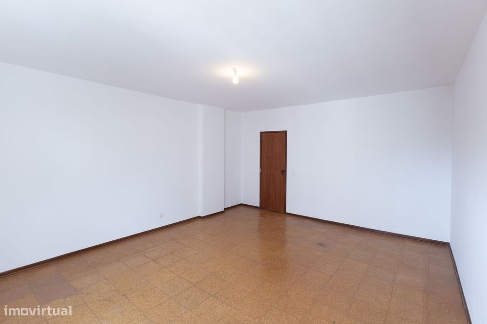 Apartamento T4 com Vista Deslumbrante para o Rio – Setúbal