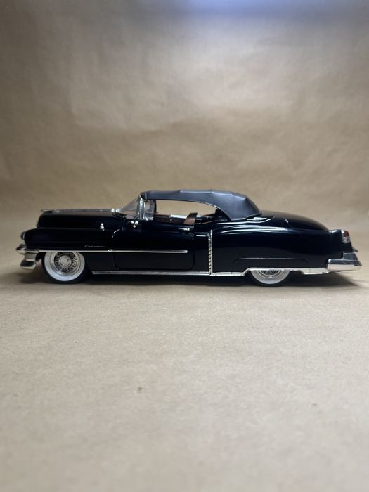 Cadillac Eldorado 1953 модел 1:18