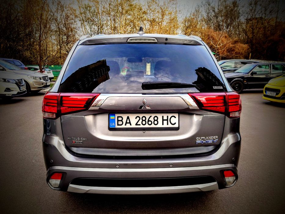 9100/нед. Аренда авто Mitsubishi Outlander PHEV Подзарядаемый гибрид