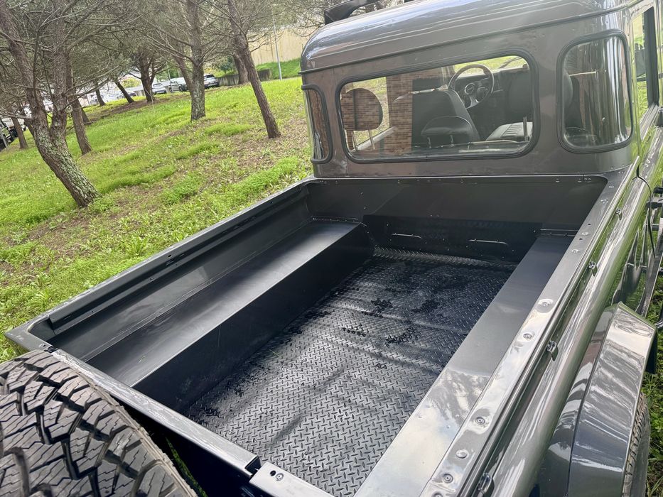 Land Rover Defender 130  TD5 SVO