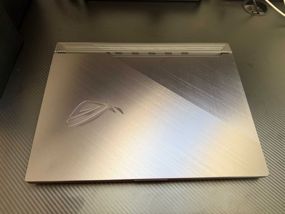 ASUS ROG Strix SCAR III i7 / 32GB / RTX 2070 / 1TB SSD / 240Hz
