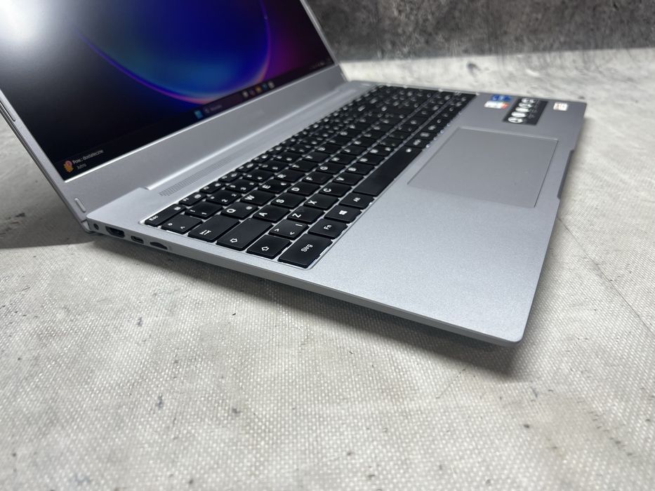 Medion / i5 1135G7 4.2GHz / 8GB DDR4 / 256SSD / IRIS / 15.6 FHD / W11