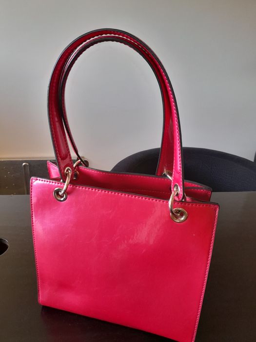 Mala Guess vermelha