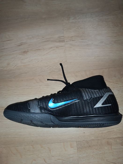 Продаю Футзалки (Футзалки Nike Mercurial Superfly 8)