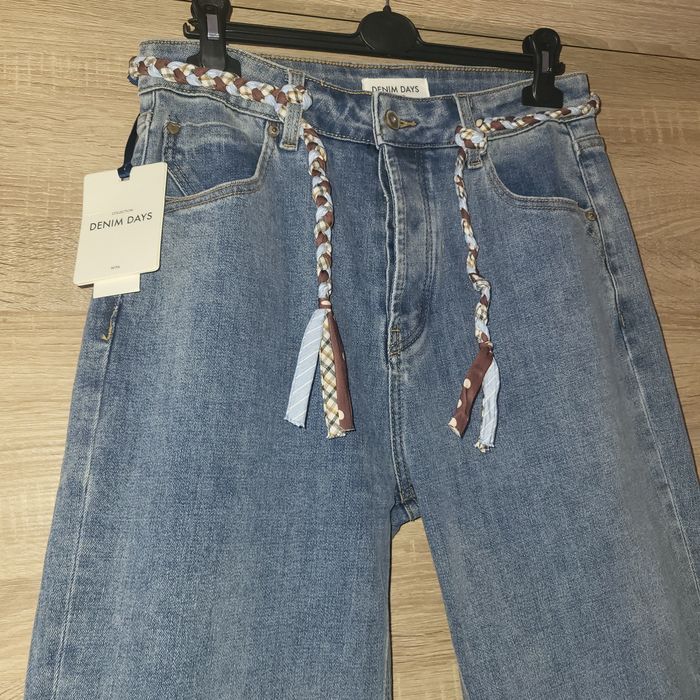 Nowe spodnie jeansowe damskie z paseczkiem ,rozmiar M