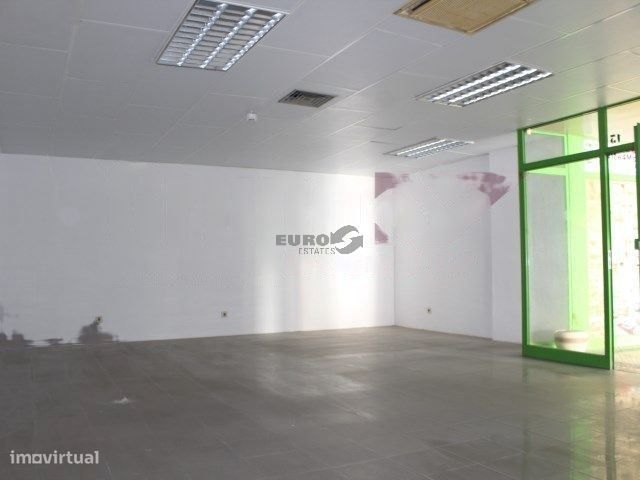 Loja ampla em Centro Comercial  Palmeiras