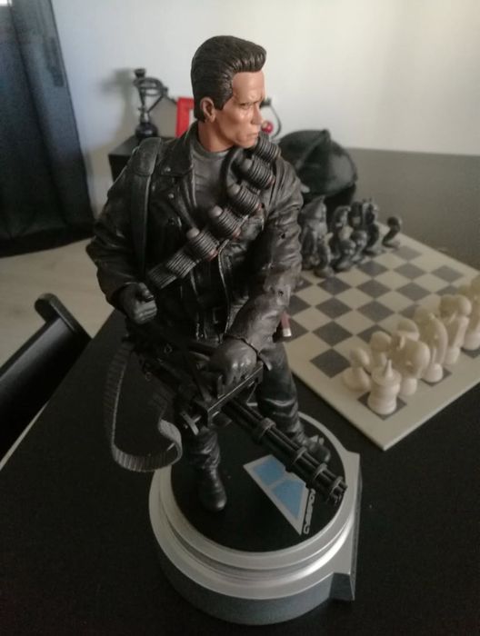 Sideshow  T-800 Premium Format