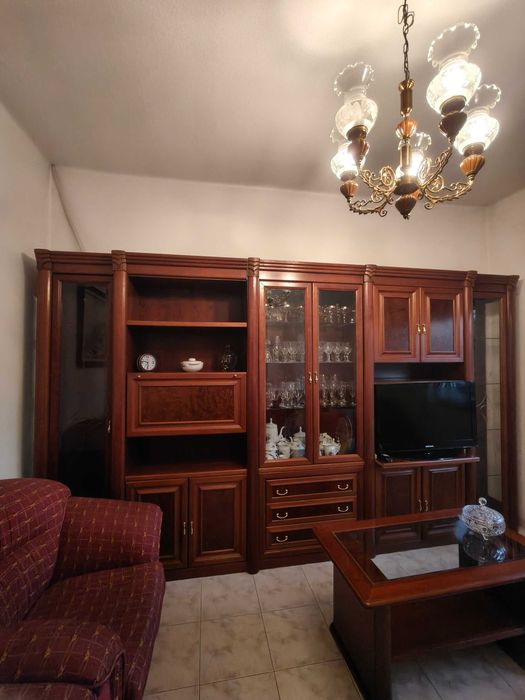 Móvel de sala com vitrine