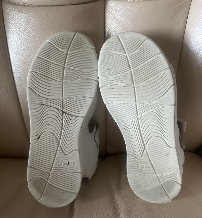 Кожаные босоножки Clarks сандали