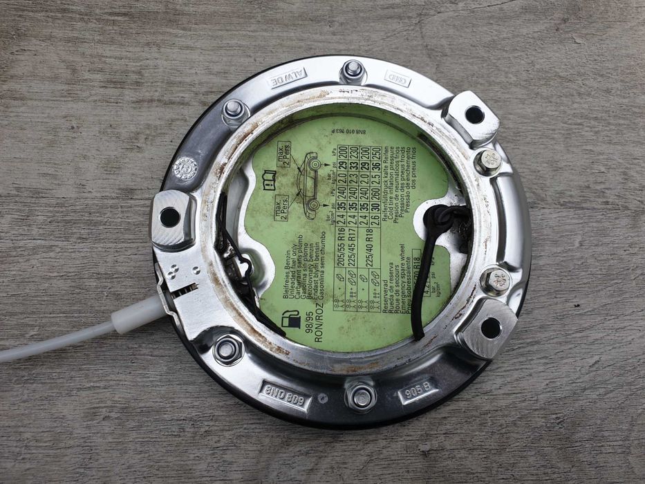 Audi TT 8N Klapka wlewu paliwa