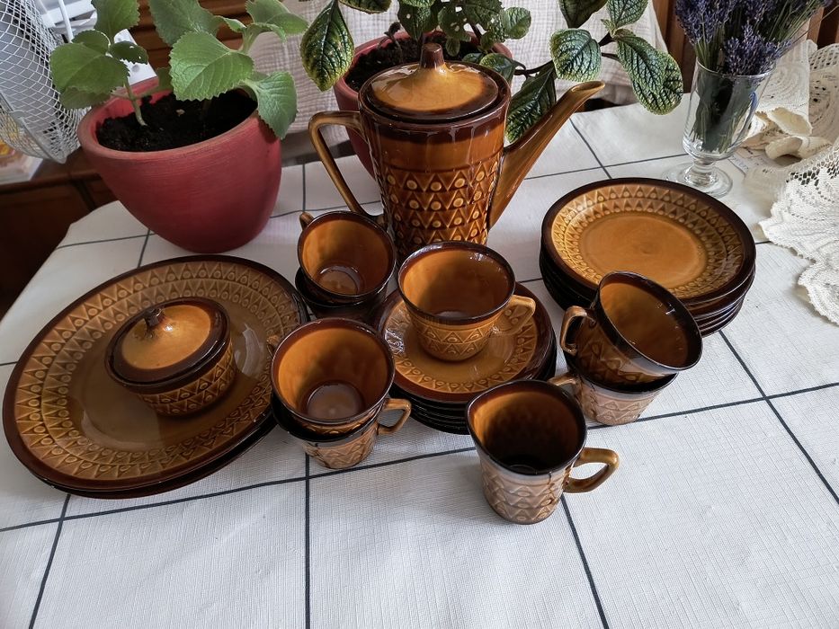 Sprzedam serwis do kawy +telerzyki deserowe" Chodzież" PRL