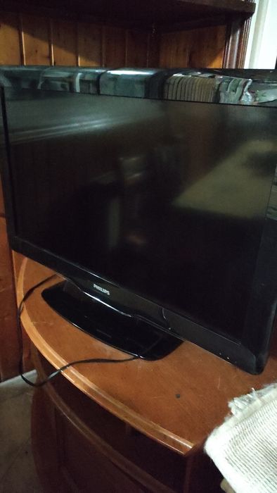 Teelvisor Phillips, para peças, em bom estado, porém não funciona. A lâmpada acende-se, mas o monitor não