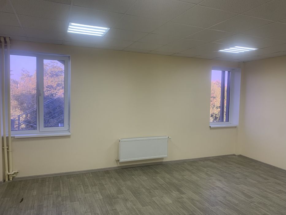 Комерційні приміщення під будь-який вид діяльності (зі світлом)