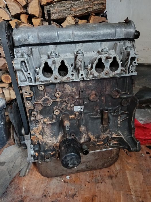 Двигун на автомобіль Пежо 605/405