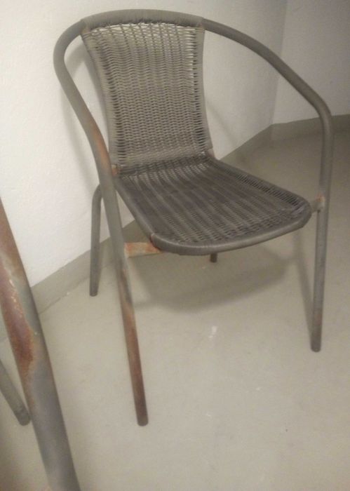 2Cadeiras (tubo metálico + rattan cinzento) para recuperação/bricolage