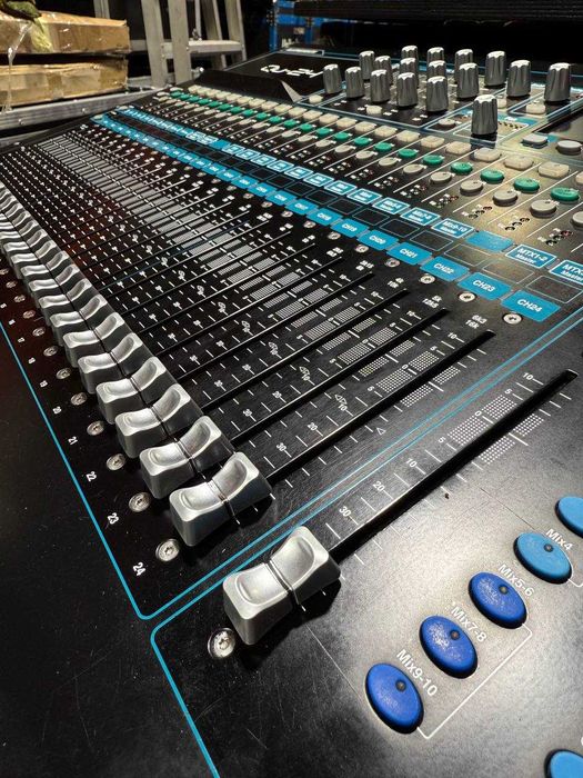 Цифровий мікшерний пульт Allen & Heath Qu-24, Стейджбокс AR2412