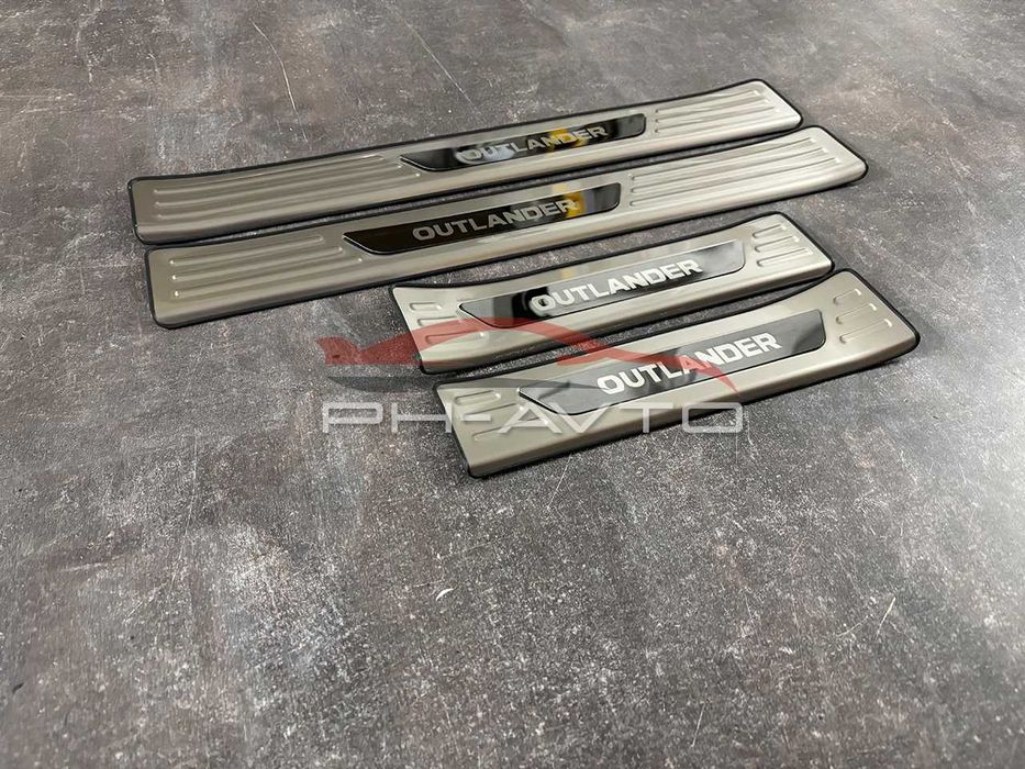 Накладки на пороги Mitsubishi Outlander 2022+ зовнішні на метал