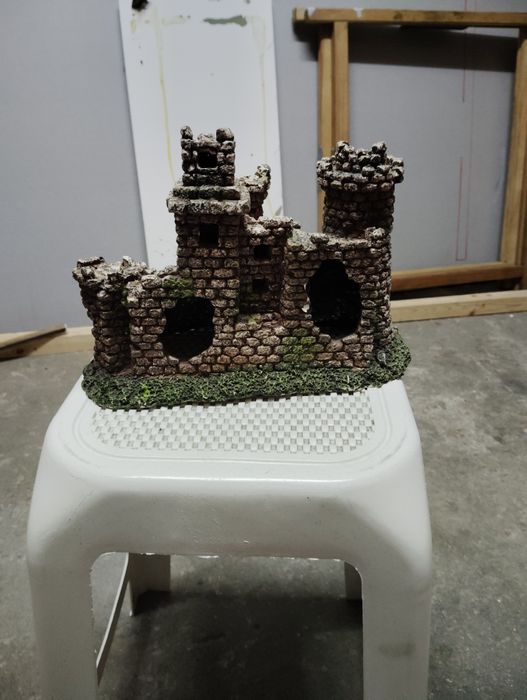 Pedras de aquário e ornamentos