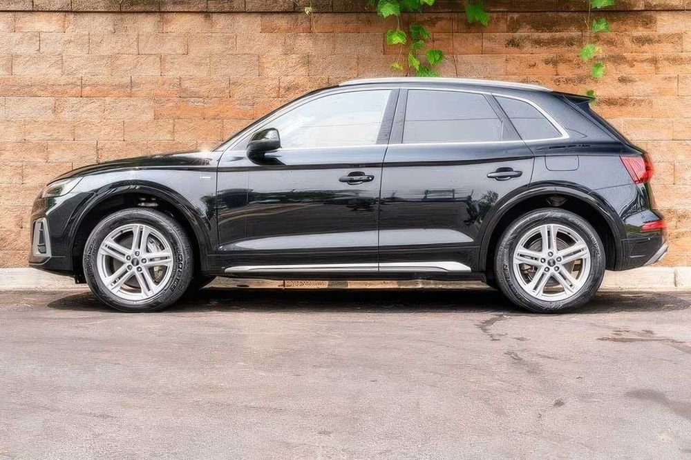 Audi Q5 e quattro Premium Plus 55 TFSI      2020