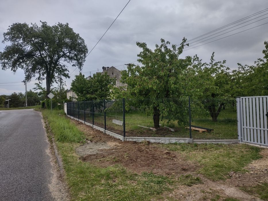 Montaż ogrodzeń betonowych, panelowych  I siatkowych