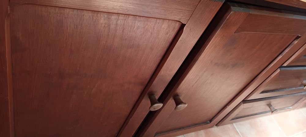 Aparador grande em madeira maciça