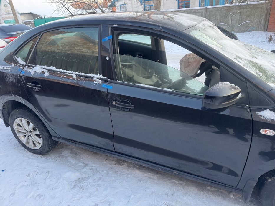 Двері поло седан 2013