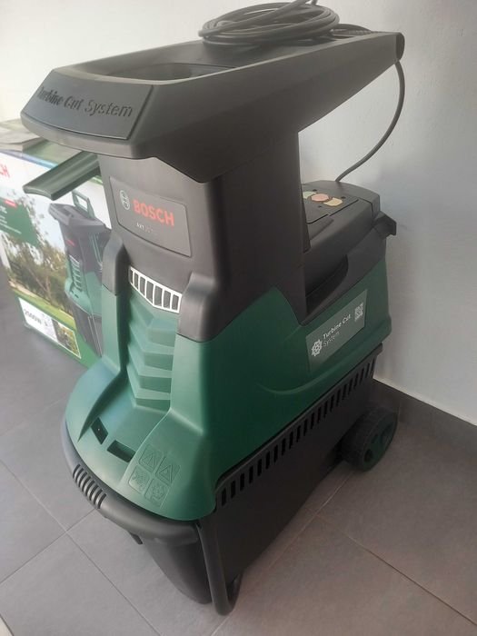Rozdrabniacz do gałezi frezowany Bosch axt 25 tc profesjonalny 2500 W