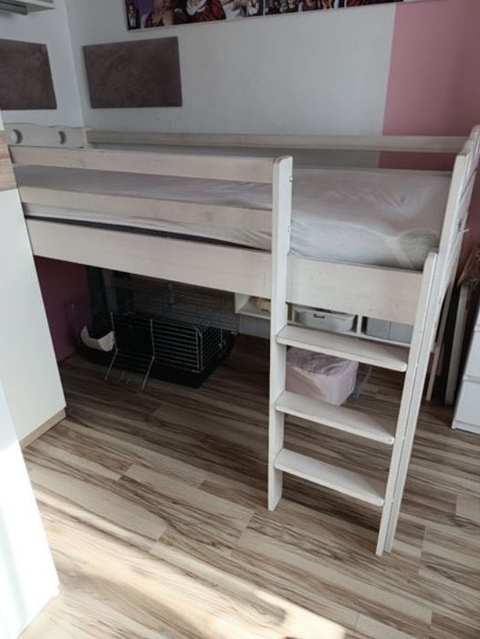 Łóżko dziecięce na antresoli, drewniane, białe