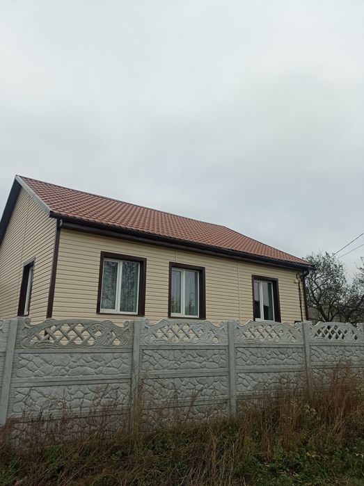 Новий будинок в передмісті Чернігова. Старий Білоус. Центр.