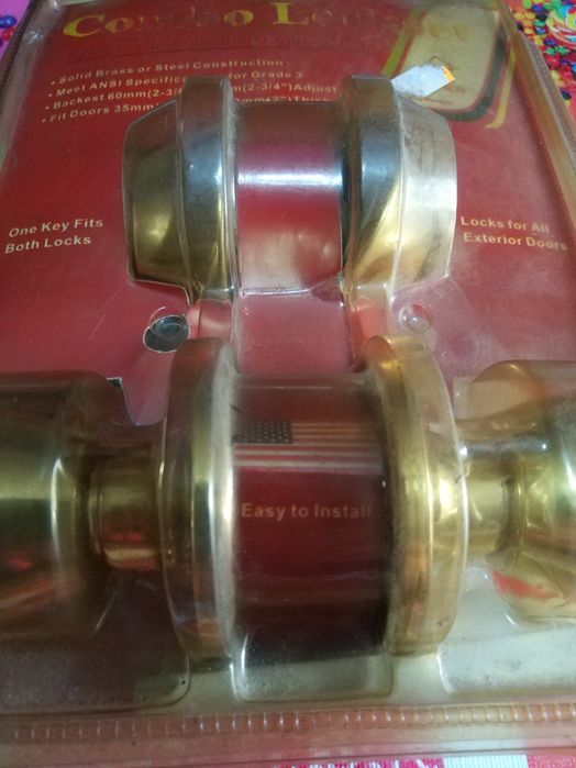 Fechadura com chaves /tranca