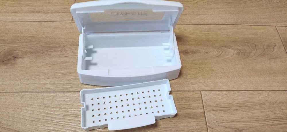 Контейнер,  пінцет, дзеркальце, щіточка для нарощування вій