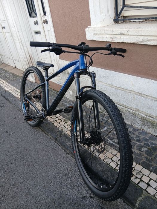 Vendo bicicleta praticamente nova, comprada há cerca de 1 mês por 700€. Muito bem estimada!  Preço: 500€. Interessados, mandem mensagem privada.
