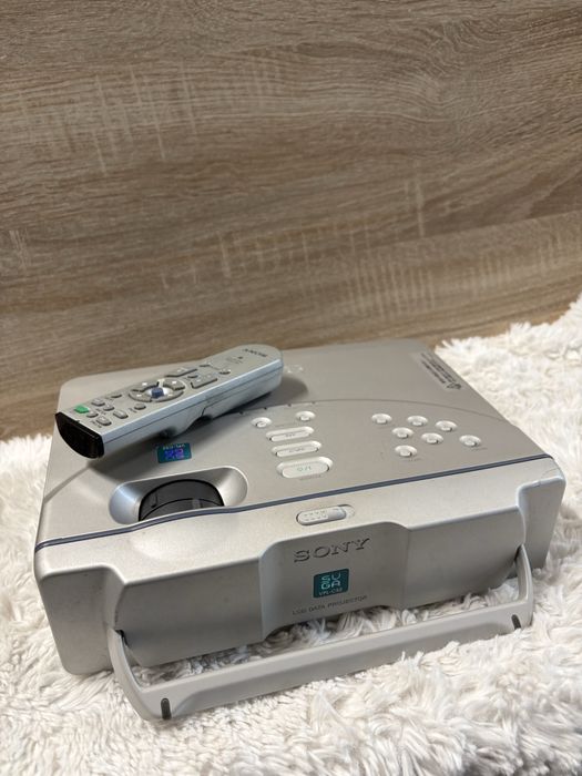Sony LCD Projector VPL-CS2