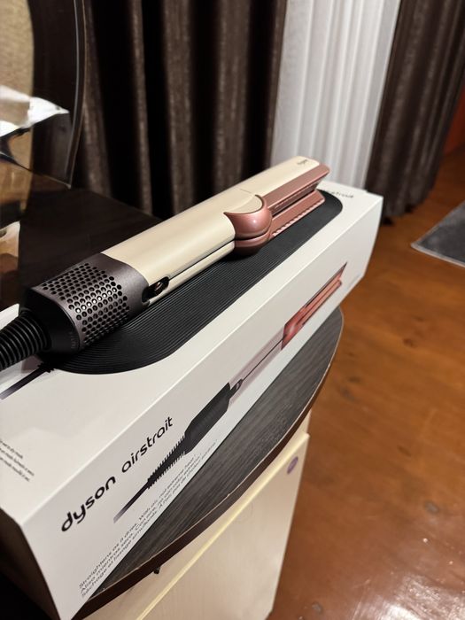 Фен-випрямляч Dyson airstrait