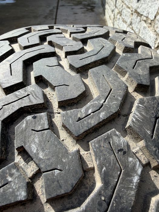 Jantes Nissan e pneus 265/70 R16