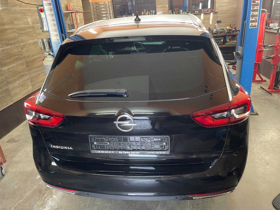 Бампер задній Opel Insignia B універсал 2017-2020 Z22Y