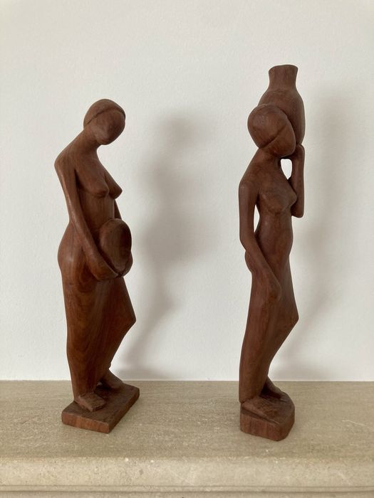 Silhueta Feminina Madeira Africana